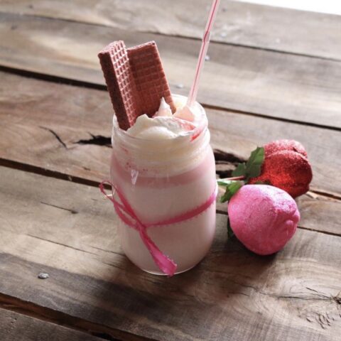DELICIOUSLY PINK HOT CHOCOLATE DRINK RECIPE